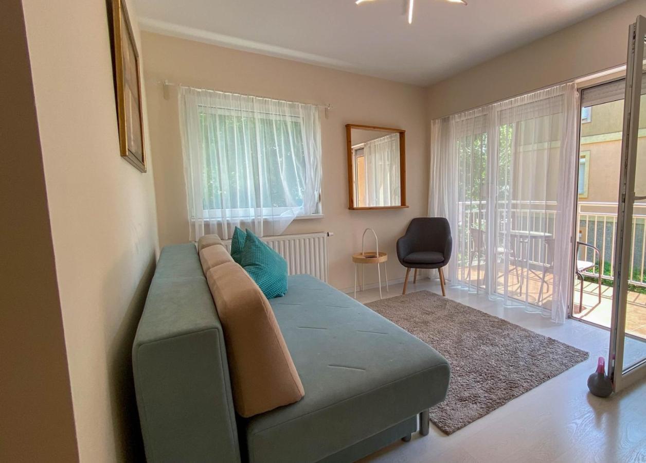 Aranypart Apartman Apartment Siofok Ngoại thất bức ảnh