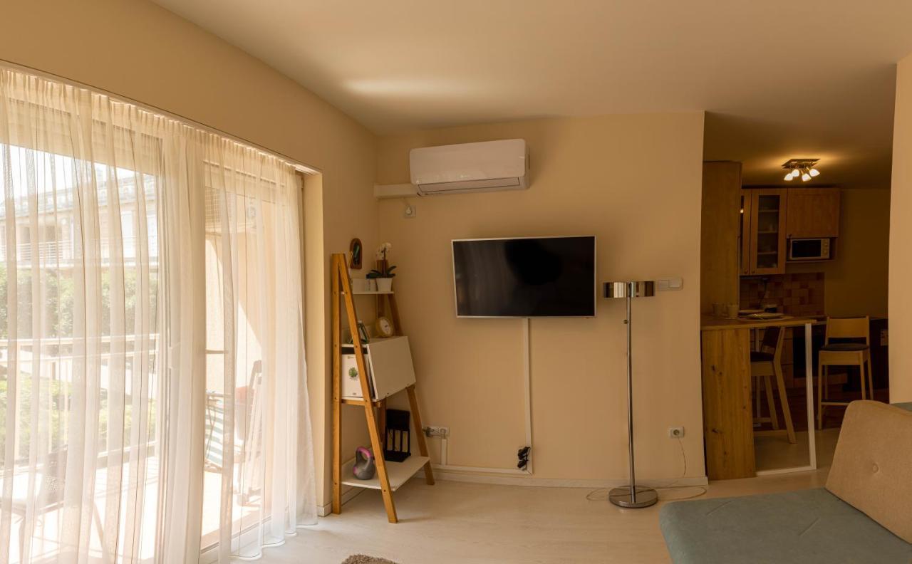 Aranypart Apartman Apartment Siofok Ngoại thất bức ảnh